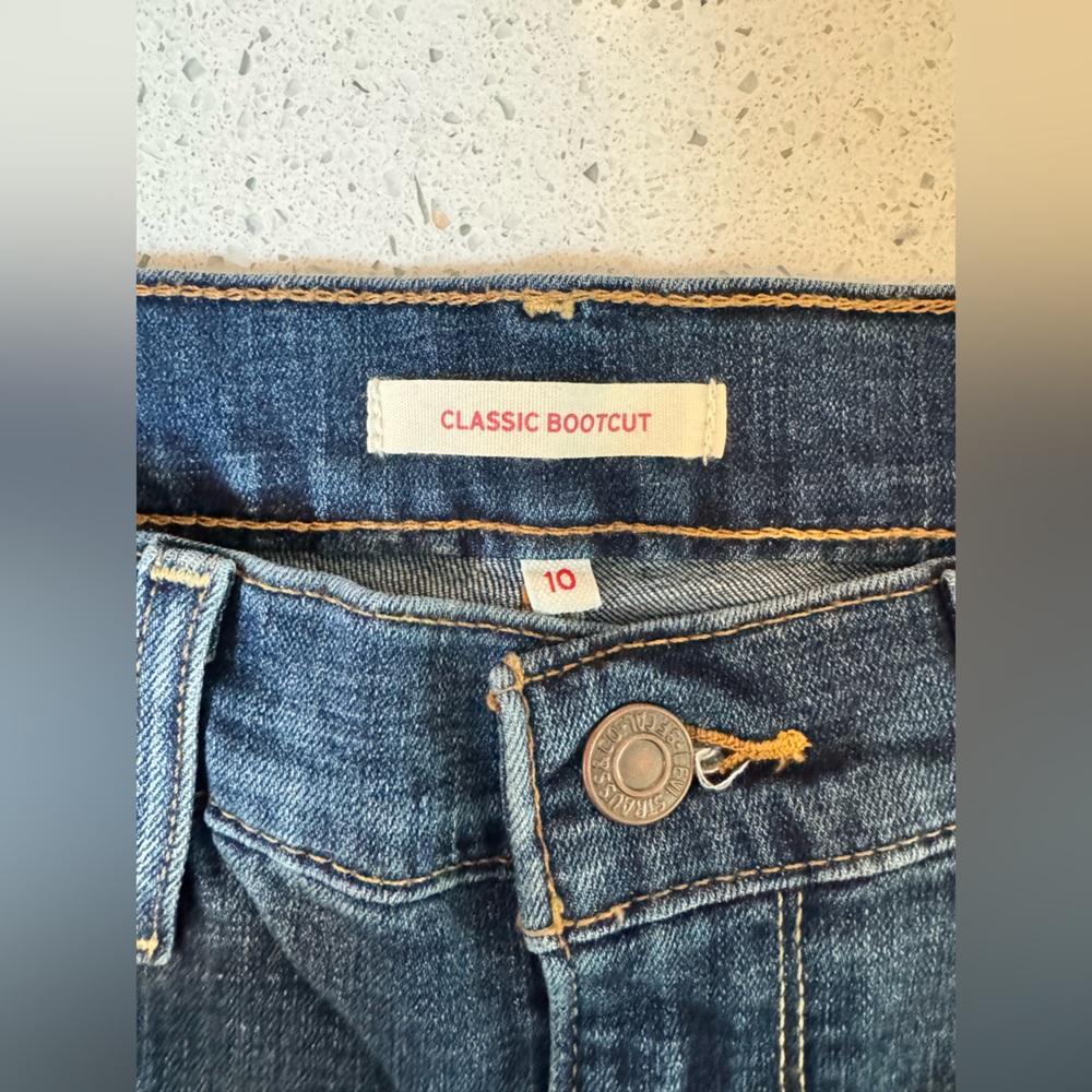 Levi’s Classic Bootcut Dark Wash Jeans - Picture 2 of 3